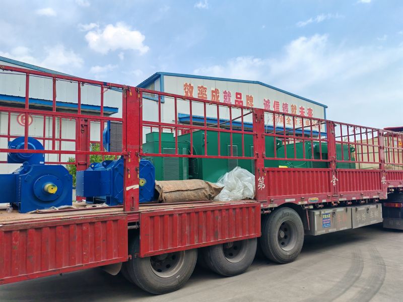 兩台（tái）直流電機和兩台交流（liú）電機正好一（yī）車貨，出發