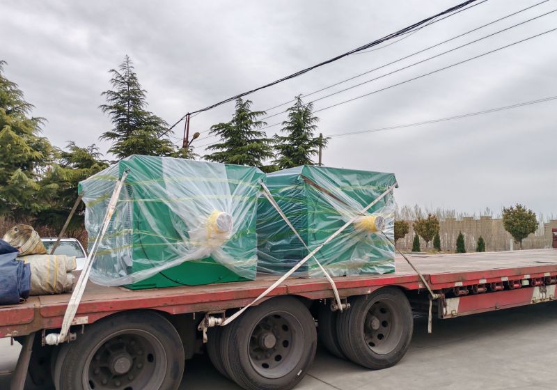 2台630kw/10kv高（gāo）壓電機發往港口（kǒu），準備出口