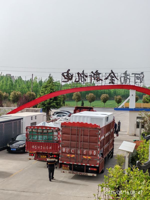 兩車貨一（yī）起發，箱變和電機